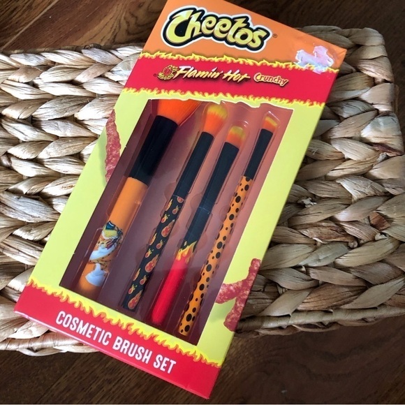 Taste Beauty x Cheetos Flamin Hot Crunchy Cosmetic Brush Set - Picture 1 of 3